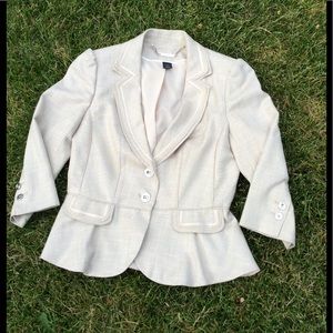 White house / black market